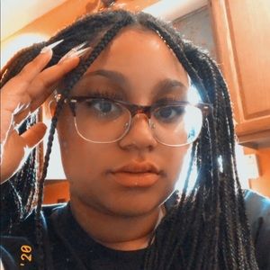 Meet your Posher, Briana